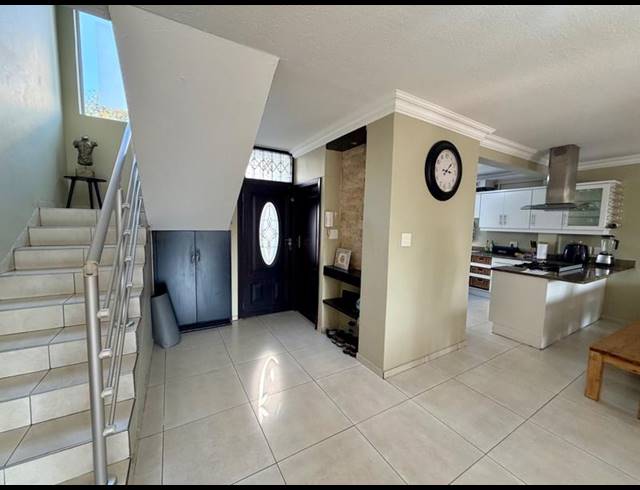 3 BEDROOM TOWNHOUSE FOR SALE IN SUNNINGDALE